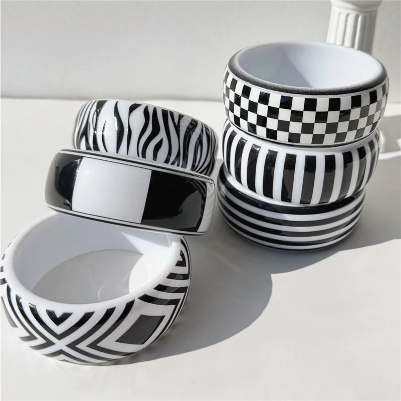 GRAPHIC Wide Bangle