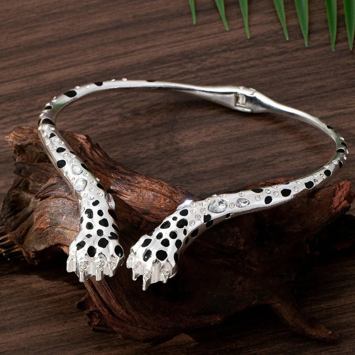 PROWL Collar Necklace