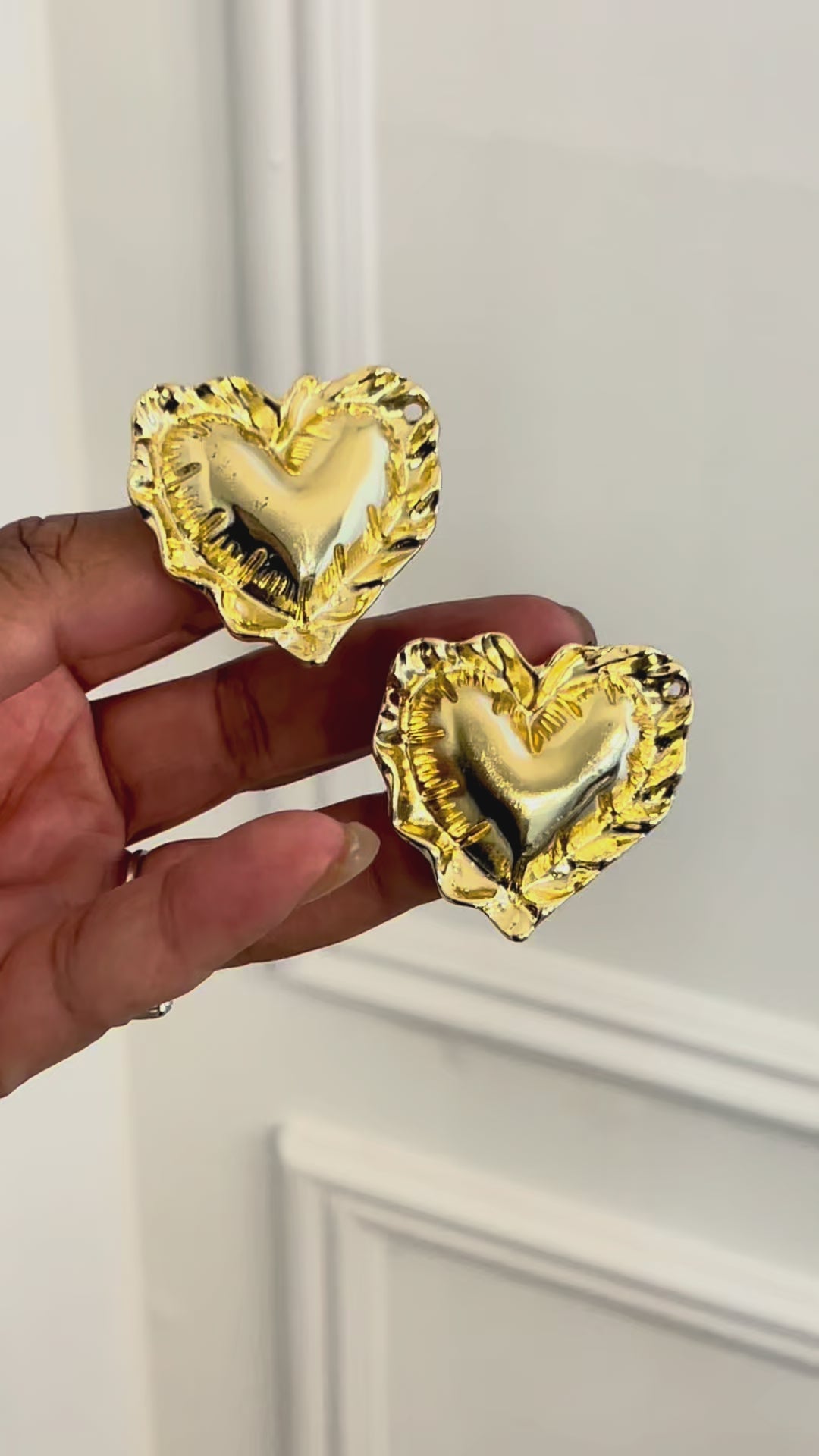 AMOUR Oversized Heart Earrings